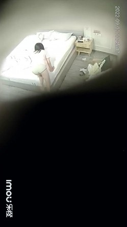 最新流出酒店偷拍 ️小哥半夜捡尸醉酒少妇嫂子开房大力得把她草醒 截图16