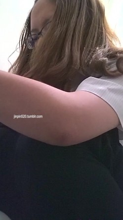 TP大神（野狼）商场女厕偷拍多位漂亮的美女 截图8