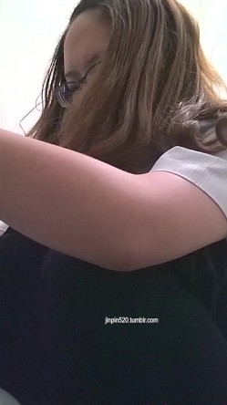 TP大神（野狼）商场女厕偷拍多位漂亮的美女 截图9