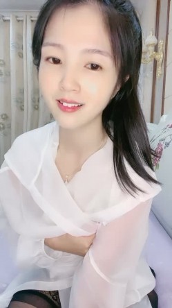 超甜美良家少妇型！性感睡衣喜欢玩诱惑！吊带黑丝美腿，翘起猛扣骚逼，太骚了看的观众流鼻血 截图12