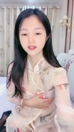 超甜美良家少妇型！性感睡衣喜欢玩诱惑！吊带黑丝美腿，翘起猛扣骚逼，太骚了看的观众流鼻血 截图16