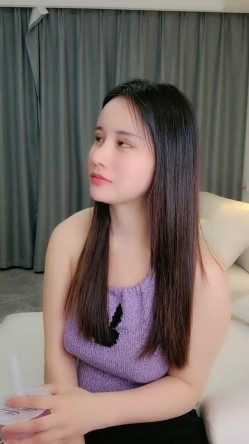 剧情演绎粉穴极品美女勾搭楼下奶茶店老板，听说鼻子大下面也大让我看看，开档黑丝舔奶扣逼，上位骑乘操几下软了 截图7