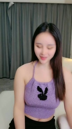 剧情演绎粉穴极品美女勾搭楼下奶茶店老板，听说鼻子大下面也大让我看看，开档黑丝舔奶扣逼，上位骑乘操几下软了 截图9