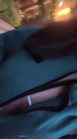 【京鱼儿】19岁童颜巨乳少女 各种服装 道具自慰 20小时，超大合集 截图2