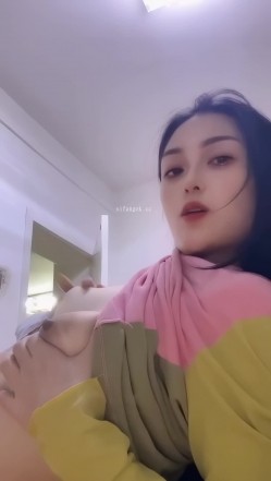 最新快手泄密！露脸风骚多毛骚少妇【糯米】高价定制，脸穴同框自X特写 截图5