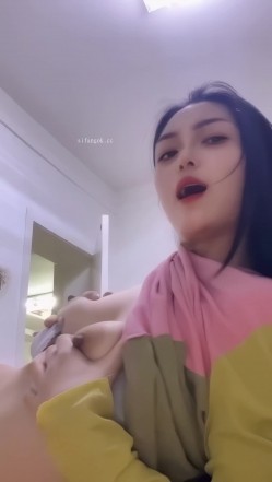 最新快手泄密！露脸风骚多毛骚少妇【糯米】高价定制，脸穴同框自X特写 截图6