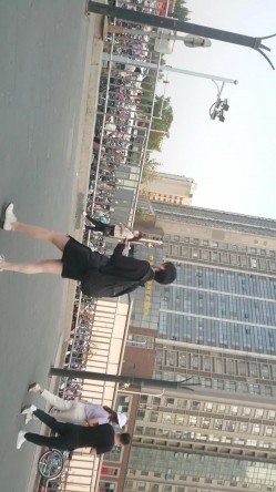 【精品CD】牛人大神尾随抄底 ️极品反差气质妹子，外表清纯，内心闷骚，超诱惑情趣吊带丁字裤 截图12