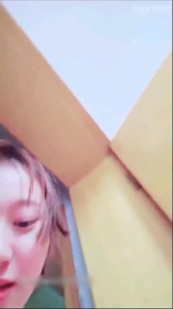 可爱吊钟乳大奶短发萌妹,大姨妈来了还坚持和男友啪啪,蹲马桶上血流不止 截图15