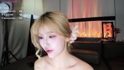 超人气美少女【Kiki-2025】空姐制服诱惑~丝袜~道具自慰喷水 截图4