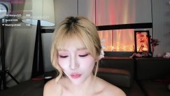 超人气美少女【Kiki-2025】空姐制服诱惑~丝袜~道具自慰喷水 截图5