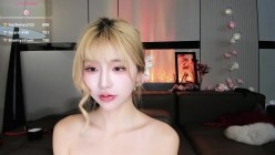 超人气美少女【Kiki-2025】空姐制服诱惑~丝袜~道具自慰喷水 截图12
