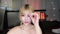 超人气美少女【Kiki-2025】空姐制服诱惑~丝袜~道具自慰喷水 截图13