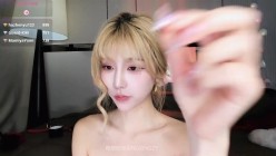 超人气美少女【Kiki-2025】空姐制服诱惑~丝袜~道具自慰喷水 截图14