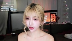 超人气美少女【Kiki-2025】空姐制服诱惑~丝袜~道具自慰喷水 截图15
