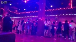 昆明舞厅内的淫乱 抓奶抠逼爱情就从舞厅开始 站炮偷情摸奶炮 性乱爆炸篇 截图16