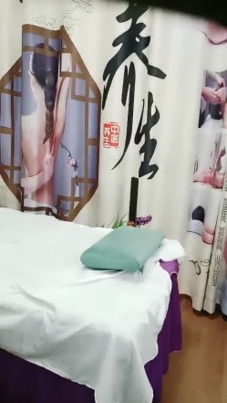 女人爱装纯小哥双飞黑丝女技师加女顾客，极尽享受又给舔乳头还给舔鸡巴，各种体位爆草抽插，浪叫呻吟不止 截图14