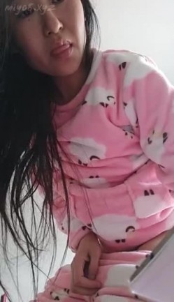 居家已婚熟女,老公不在家,寂寞开直播聊臊,这大黑b感觉什么都能吞 截图8