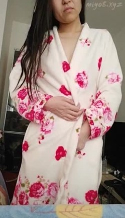 居家已婚熟女,老公不在家,寂寞开直播聊臊,这大黑b感觉什么都能吞 截图11