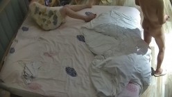 情趣酒店  新入住的中年夫妻 两人还玩上了暴力扯丝袜的戏码 好好的丝袜撕个洞 再狠狠的操进去 截图10