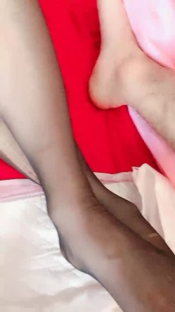 哺乳期骚母狗这少妇好骚，性感的小逼激情上位吊钟大奶子，奶水好多真鸡巴喷奶啊，把大哥身上挤的全身奶水续 截图13
