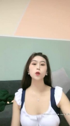 小圆黎央惠骚气牙套妹情趣女仆装开档肉丝道具自慰，毛毛浓密近距离特写假屌抽插上位骑坐 截图3
