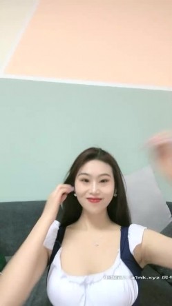小圆黎央惠骚气牙套妹情趣女仆装开档肉丝道具自慰，毛毛浓密近距离特写假屌抽插上位骑坐 截图7