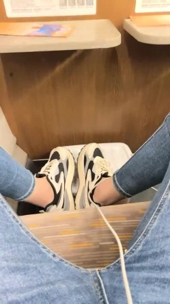 千里送逼，坐上高铁去约炮，【妖娆小宝贝】，美腿御姐，高铁厕所自慰，奥迪车震 截图8