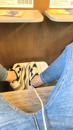 千里送逼，坐上高铁去约炮，【妖娆小宝贝】，美腿御姐，高铁厕所自慰，奥迪车震 截图9