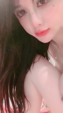 长在男人的审美点上了，【少女椰子】，超仙女神!不看后悔，一身骚~精华抠B揉奶，自慰真是淫荡娇娃 截图9