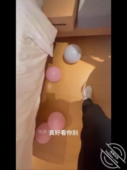 乱伦大神【会喷水的亲姐姐】付费钻石贴，在会所把姐姐搞到潮喷，不亏是会喷水的姐姐 截图1