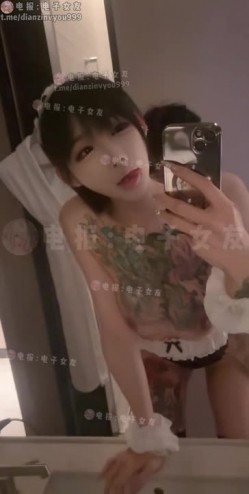 抖音极品反差网红『mo你别哭』1314高价视频第四弹，188cm巨乳模特 超高颜值符文战士 绝顶口活性爱啪啪 截图5
