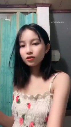 《云盘泄密》冒充经纪人忽悠相当模特的漂亮学妹脱光了看她的鲍鱼 截图2