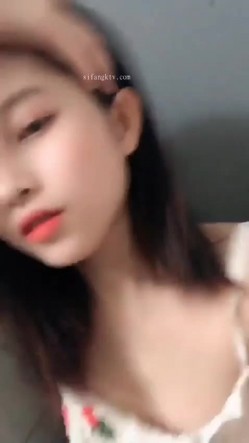 《云盘泄密》冒充经纪人忽悠相当模特的漂亮学妹脱光了看她的鲍鱼 截图3