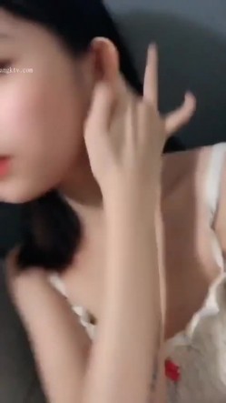 《云盘泄密》冒充经纪人忽悠相当模特的漂亮学妹脱光了看她的鲍鱼 截图4