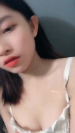 《云盘泄密》冒充经纪人忽悠相当模特的漂亮学妹脱光了看她的鲍鱼 截图6