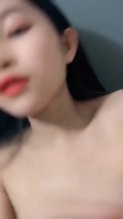《云盘泄密》冒充经纪人忽悠相当模特的漂亮学妹脱光了看她的鲍鱼 截图8