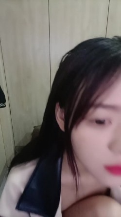 小嘉睡不着 空灵系女神【小嘉】校花级别!!男主拿道具狂插他B~再操他穴~水量惊人，女上位啪啪~精彩绝伦！ 截图4
