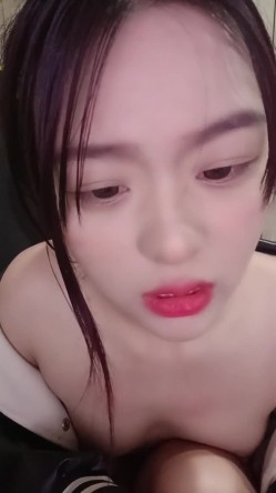 小嘉睡不着 空灵系女神【小嘉】校花级别!!男主拿道具狂插他B~再操他穴~水量惊人，女上位啪啪~精彩绝伦！ 截图9