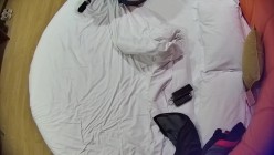 情趣台  一个地中海油腻大叔都能约到不错的少妇去酒店 看样子也是饥渴不少时间了 连打几炮 截图4