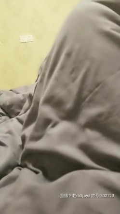 【每天约精品妹子】小伙精通泡良又斩获新妹子，约到家中玩弄漂亮的馒头小穴，腰细臀翘形状完美，撅起来就让人有后入欲望 截图2