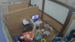 《妇产科监控破解》多位美女少妇张开大腿让医生又抠又摸检查阴道 截图1