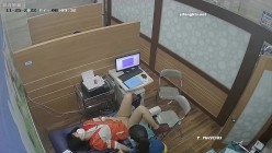 《妇产科监控破解》多位美女少妇张开大腿让医生又抠又摸检查阴道 截图3