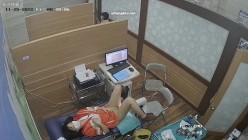 《妇产科监控破解》多位美女少妇张开大腿让医生又抠又摸检查阴道 截图4