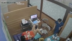 《妇产科监控破解》多位美女少妇张开大腿让医生又抠又摸检查阴道 截图5