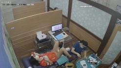 《妇产科监控破解》多位美女少妇张开大腿让医生又抠又摸检查阴道 截图9