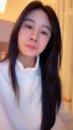 颜值神似明星脸气质很诱惑 全裸身材秀巨乳骚逼诱人撸爆蛋 截图3