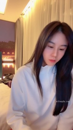颜值神似明星脸气质很诱惑 全裸身材秀巨乳骚逼诱人撸爆蛋 截图4