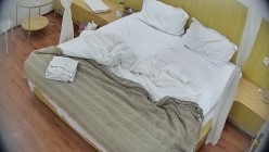 酒店偷拍 ️半夜入住的年轻情侣牛仔短裤靓妹被男友扑倒就干 截图3