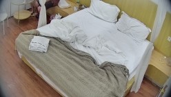 酒店偷拍 ️半夜入住的年轻情侣牛仔短裤靓妹被男友扑倒就干 截图6