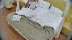 酒店偷拍 ️半夜入住的年轻情侣牛仔短裤靓妹被男友扑倒就干 截图7